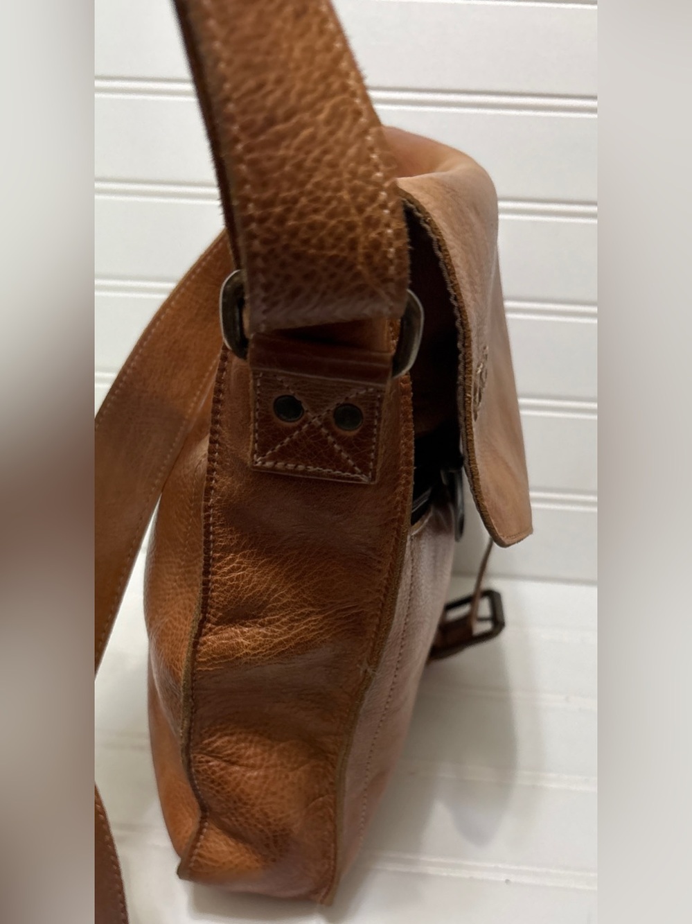 BED STU Venice Beach Brown Tan Rustic Leather Crossbody Satchel Bag Tote - Picture 8 of 11